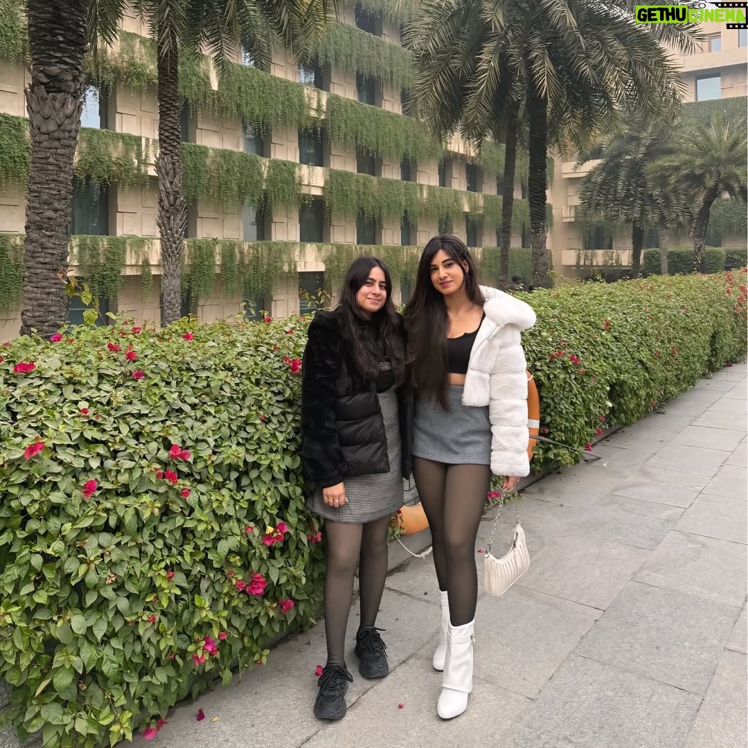 Shreya Thukral - 2K Likes - dec tingz or smth 🎄🫶✨

Deets- 
Fur jacket & skirt @savana 
Top @zara 
Bag @stevemaddenindia 
Boots @trufflecollectionindia 

#explorepage✨ #fyp