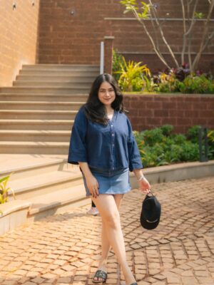 Shreyashi Verma Instagram - love, warmth & you š¤
.
.
.
{ everyday chic, minimal styling, classic blues, timeless denim, denim on denim, denim look, basic but cute effortless outfit }
#outfit #denimoutfit #ootd #explore
