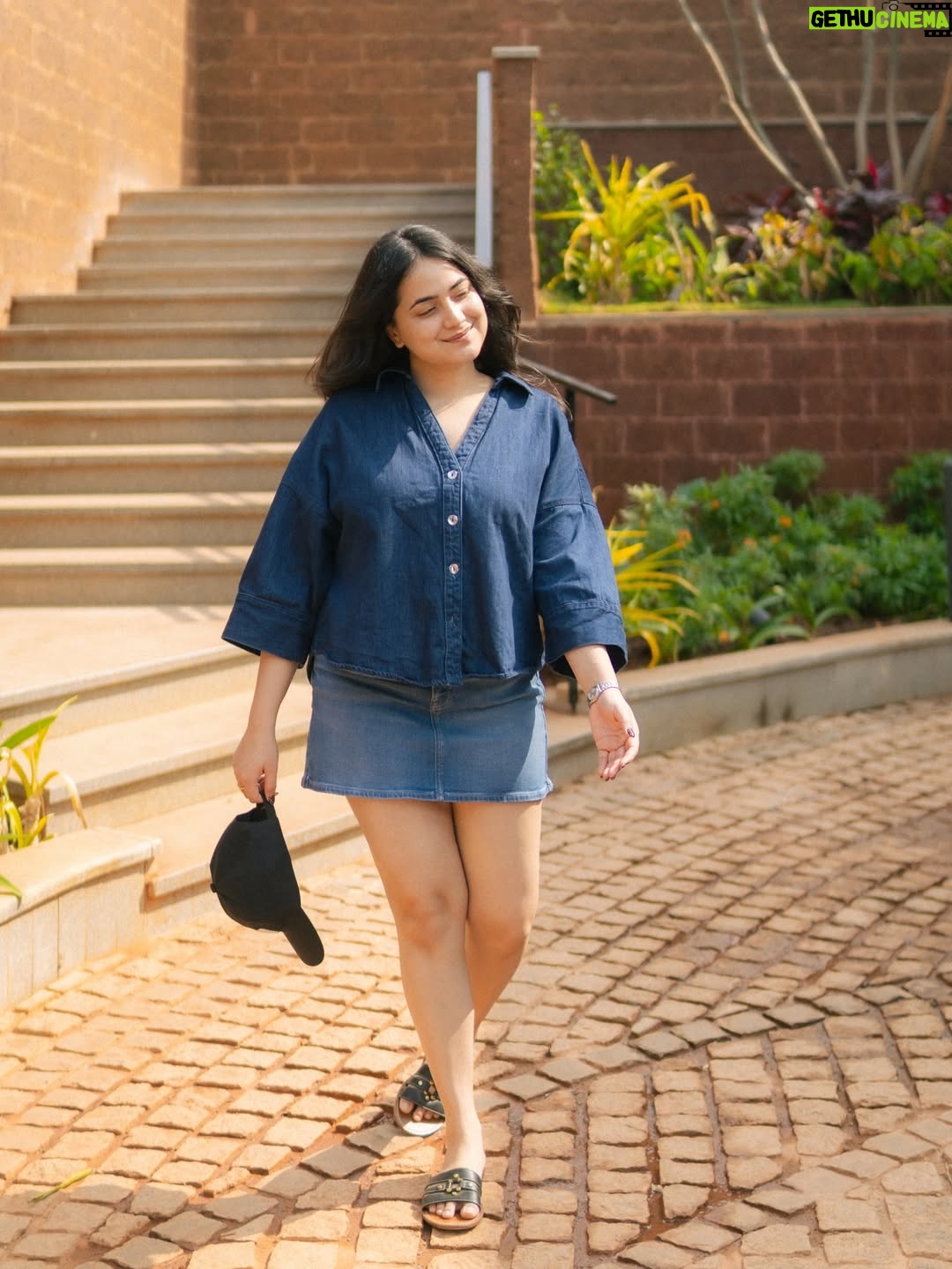 Shreyashi Verma - 22.4K Likes - love, warmth & you 🤍
.
.
.
{ everyday chic, minimal styling, classic blues, timeless denim, denim on denim, denim look, basic but cute effortless outfit }

#outfit #denimoutfit #ootd #explore