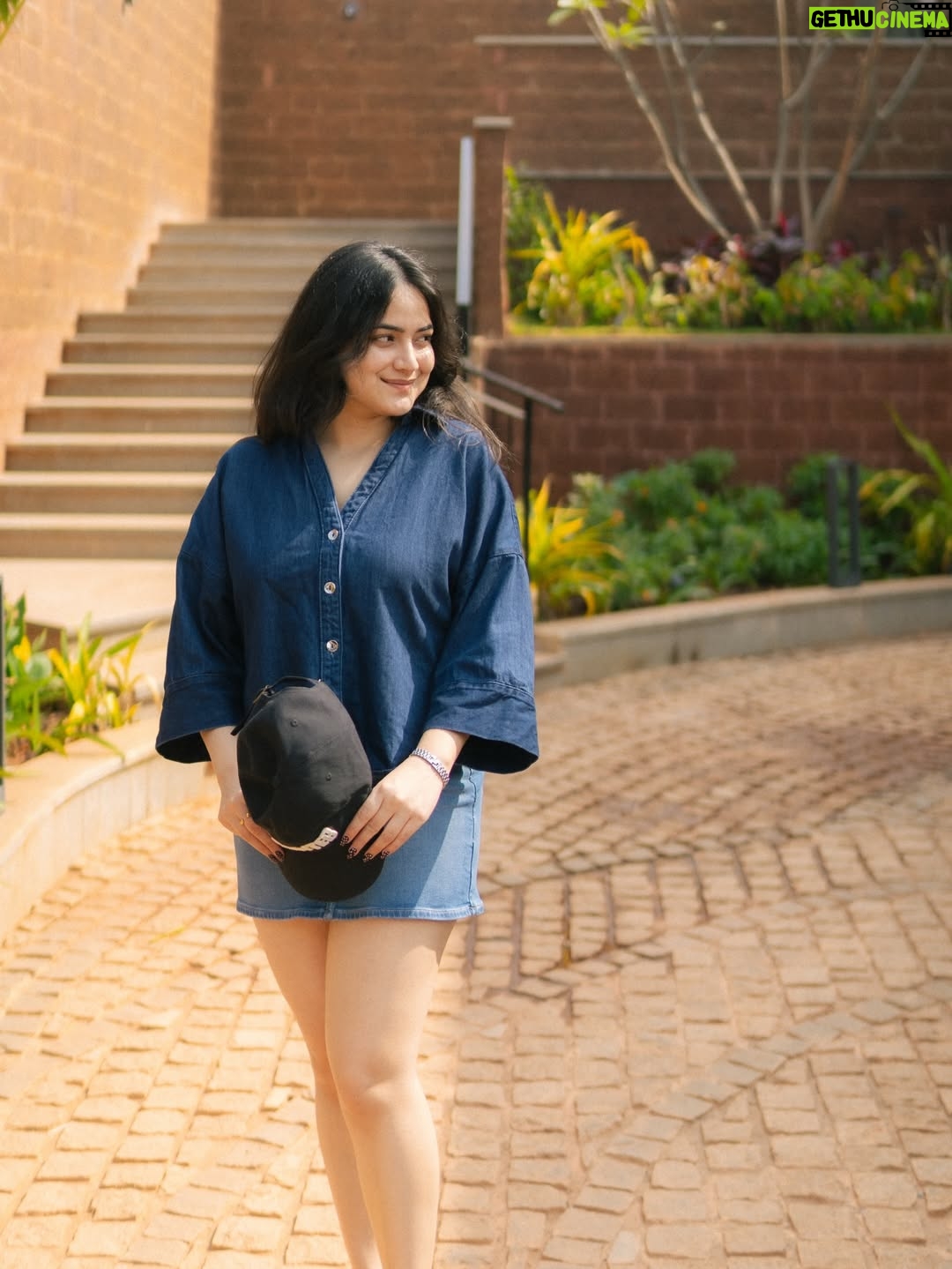 Shreyashi Verma - 22.4K Likes - love, warmth & you 🤍
.
.
.
{ everyday chic, minimal styling, classic blues, timeless denim, denim on denim, denim look, basic but cute effortless outfit }

#outfit #denimoutfit #ootd #explore