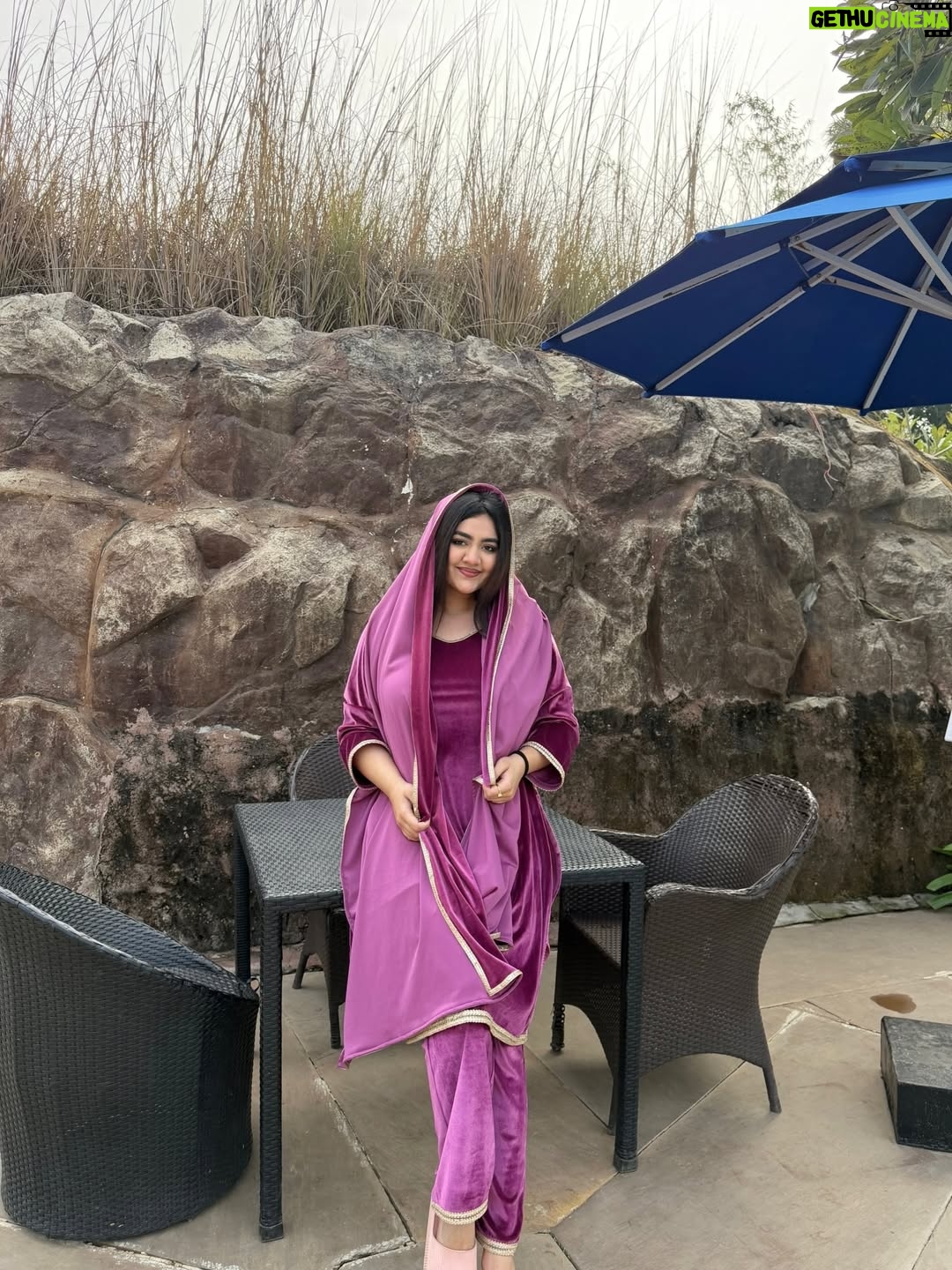 Shrija Tyagi - 8.1K Likes - ॐ नमः शिवाय 🙏🏻 Starting the year just right!