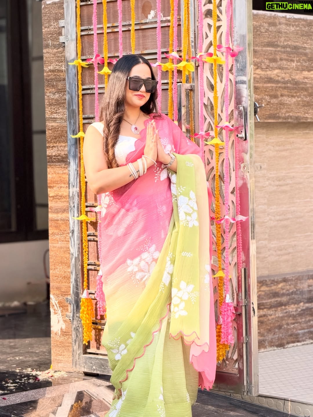 Shriya Jain - 4.8K Likes - All about being a MATHANIYA for my sister ❤️
Starting all the functions with blessings , prayer & positivity 💕