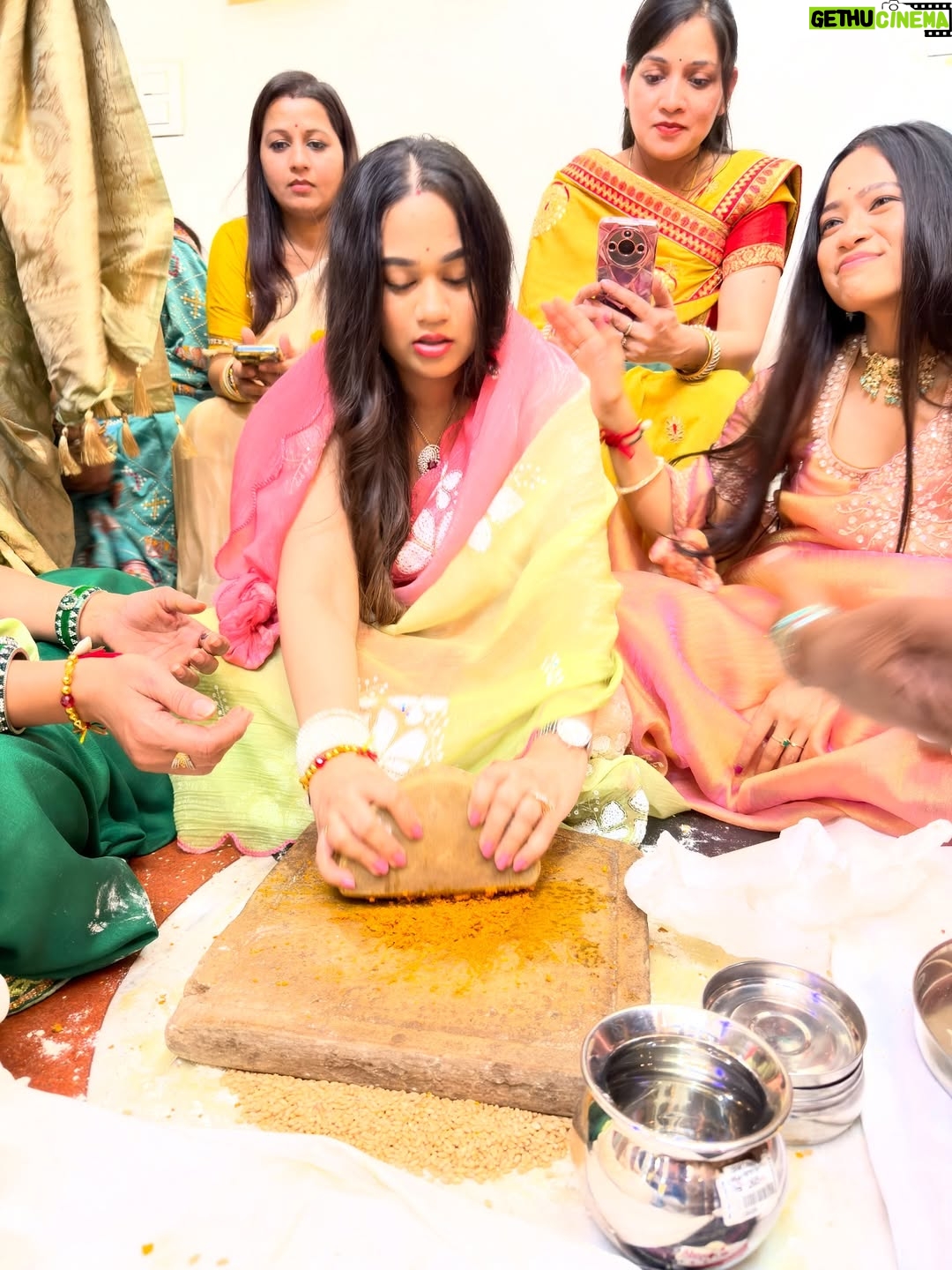 Shriya Jain - 4.8K Likes - All about being a MATHANIYA for my sister ❤️
Starting all the functions with blessings , prayer & positivity 💕