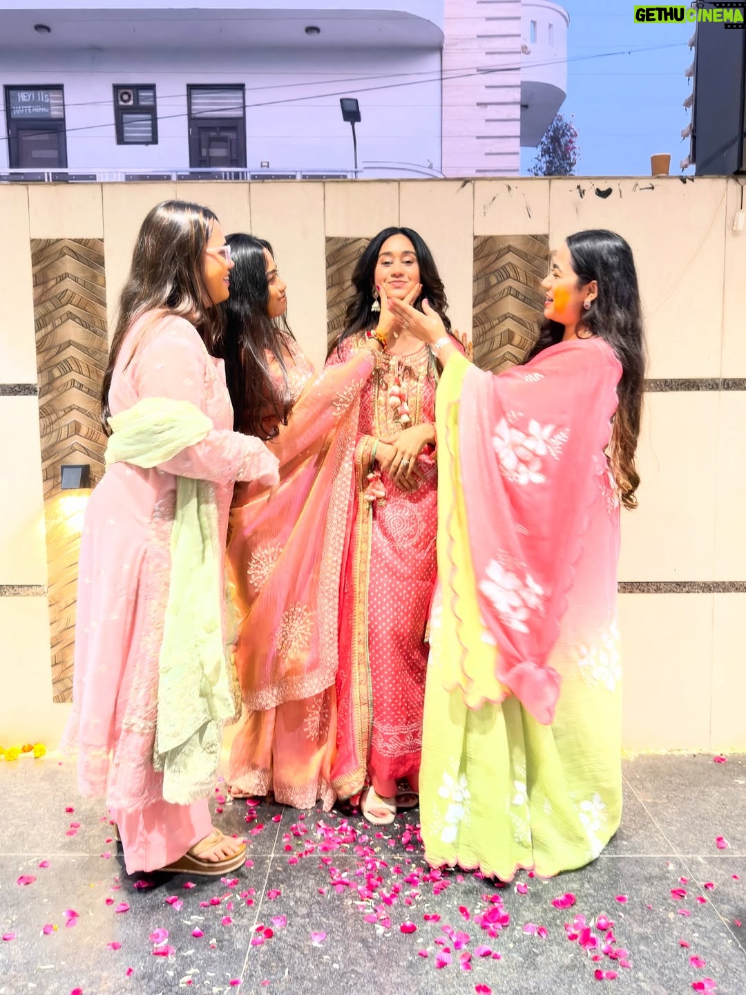 Shriya Jain - 4.8K Likes - All about being a MATHANIYA for my sister ❤️
Starting all the functions with blessings , prayer & positivity 💕