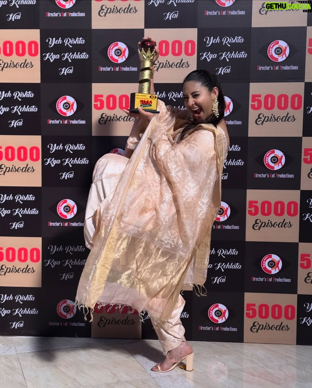 Shruti Ulfat - 7.9K Likes - 5000 episodes of Ye Rishta Kya Kehlata Hain… happy blessed grateful .. to be a part of the YRKKH and DKP family. 
A majestic acievement… the first show to reach 5000 episodes in Asia…and still counting. Entertaining and Engaging millions n millions across the globe. Being a part of endless homes and individuals. Showcasing lives, families, stories, journey,culture n life. 
RAJAN SHAHI … the magic man of our TV world…a great storyteller, a brilliant visionary , a fantastic Boss and a wonderful person. Have known you since 1997 (Thoda Hain Thode ki Zaroorat hai) , then came ’Dil Hain Ki Manta Nahi’ in 1999 and now in YRKKH.  I feel so fulfilled n happy  to be a part of YRKKH and grateful to u for  trusting me to play a very simple yet complex character like Vidya . Thank u so much @rajan.shahi.543 . 🌻❤️🙏 . Thank u so much @directorskutproduction  for making a home away from home for all of us. Its  beautiful n heartfull 🌻❤️. 
#yrkkh #5000 #milestone #indiantv #dailysoap #dkp #🌻❤️🙏