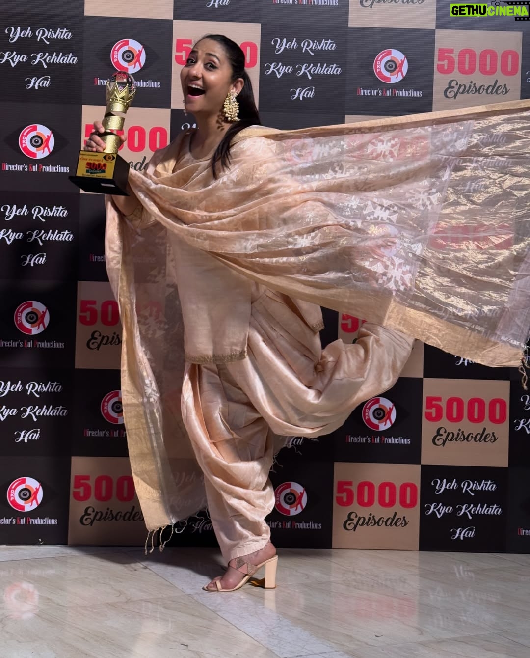 Shruti Ulfat - 7.9K Likes - 5000 episodes of Ye Rishta Kya Kehlata Hain… happy blessed grateful .. to be a part of the YRKKH and DKP family. 
A majestic acievement… the first show to reach 5000 episodes in Asia…and still counting. Entertaining and Engaging millions n millions across the globe. Being a part of endless homes and individuals. Showcasing lives, families, stories, journey,culture n life. 
RAJAN SHAHI … the magic man of our TV world…a great storyteller, a brilliant visionary , a fantastic Boss and a wonderful person. Have known you since 1997 (Thoda Hain Thode ki Zaroorat hai) , then came ’Dil Hain Ki Manta Nahi’ in 1999 and now in YRKKH.  I feel so fulfilled n happy  to be a part of YRKKH and grateful to u for  trusting me to play a very simple yet complex character like Vidya . Thank u so much @rajan.shahi.543 . 🌻❤️🙏 . Thank u so much @directorskutproduction  for making a home away from home for all of us. Its  beautiful n heartfull 🌻❤️. 
#yrkkh #5000 #milestone #indiantv #dailysoap #dkp #🌻❤️🙏