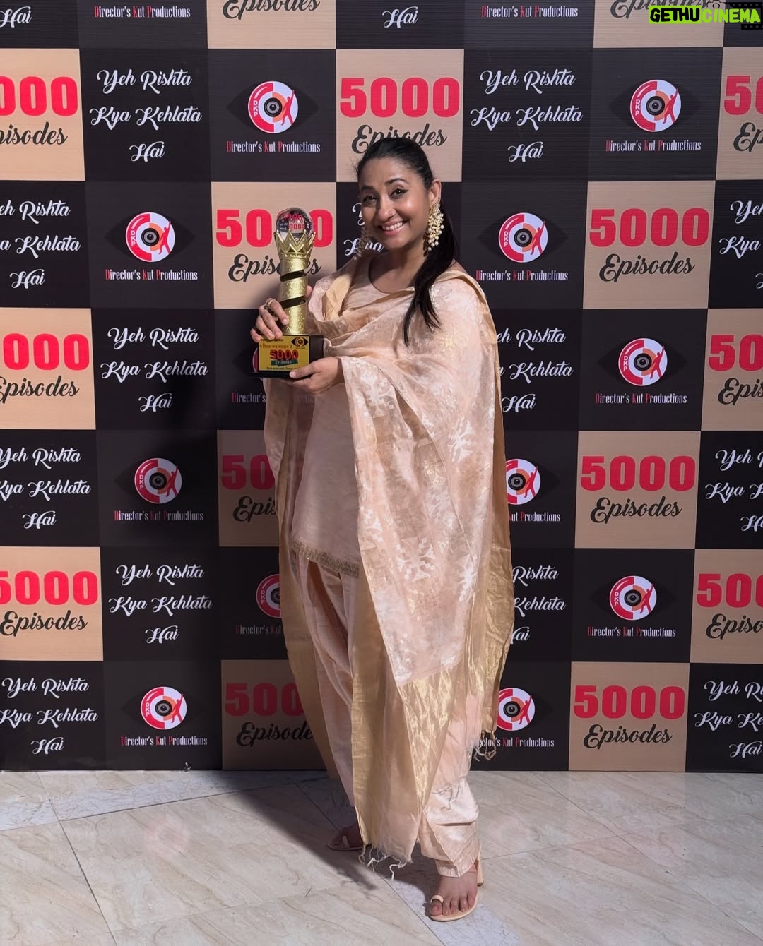 Shruti Ulfat - 7.9K Likes - 5000 episodes of Ye Rishta Kya Kehlata Hain… happy blessed grateful .. to be a part of the YRKKH and DKP family. 
A majestic acievement… the first show to reach 5000 episodes in Asia…and still counting. Entertaining and Engaging millions n millions across the globe. Being a part of endless homes and individuals. Showcasing lives, families, stories, journey,culture n life. 
RAJAN SHAHI … the magic man of our TV world…a great storyteller, a brilliant visionary , a fantastic Boss and a wonderful person. Have known you since 1997 (Thoda Hain Thode ki Zaroorat hai) , then came ’Dil Hain Ki Manta Nahi’ in 1999 and now in YRKKH.  I feel so fulfilled n happy  to be a part of YRKKH and grateful to u for  trusting me to play a very simple yet complex character like Vidya . Thank u so much @rajan.shahi.543 . 🌻❤️🙏 . Thank u so much @directorskutproduction  for making a home away from home for all of us. Its  beautiful n heartfull 🌻❤️. 
#yrkkh #5000 #milestone #indiantv #dailysoap #dkp #🌻❤️🙏