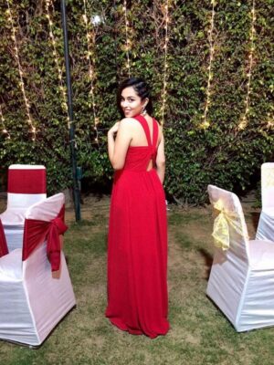Shubhi Bharal Instagram - Everyone’s throwing it back to 2016, so here’s mine because…
this page just turned 10 🥹✨
aka the year I accidentally started my creator journey.
It began with blog posts.
Then photos.
Then IGTV (RIP).
Then carousels.
And now reels.
Same girl. New formats.
Slide 2:
Me announcing my very first blog post on Facebook. Shot on my friend’s balcony with her DSLR. No plan, just vibes.
Slide 3:
Parks and streets = my studio. If the light was good, it was a shoot location.
Slide 5:
PLEASE look at my hair 🥹 First trip with my college friends. Main character energy, zero budget.
Slide 6:
Won an online creator competition hosted by Roposo App. (Basically India’s pre-TikTok era.)
Slide 7:
The birth of #HacksWithShubhi where I shared easy, wearable fashion hacks before “content” was even a thing.
Slide 9:
My first ever creator event invite. Hosted by PopXo (I think). Felt unreal, still does.
10 years later and I’m still here.
Still creating. Still evolving. Still grateful.
If you’ve been here since the blog days or found me through reels, you’re officially part of the lore 🫶✨
#ShubhiBharal #ThatTrendStalker #throwback2016 #trending