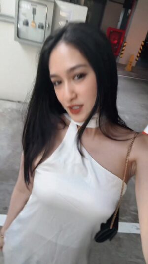 Shwe Eain Si Instagram - Sunset မကြည့်ခင်လေး #fitcheck တစ်ဖြတ်