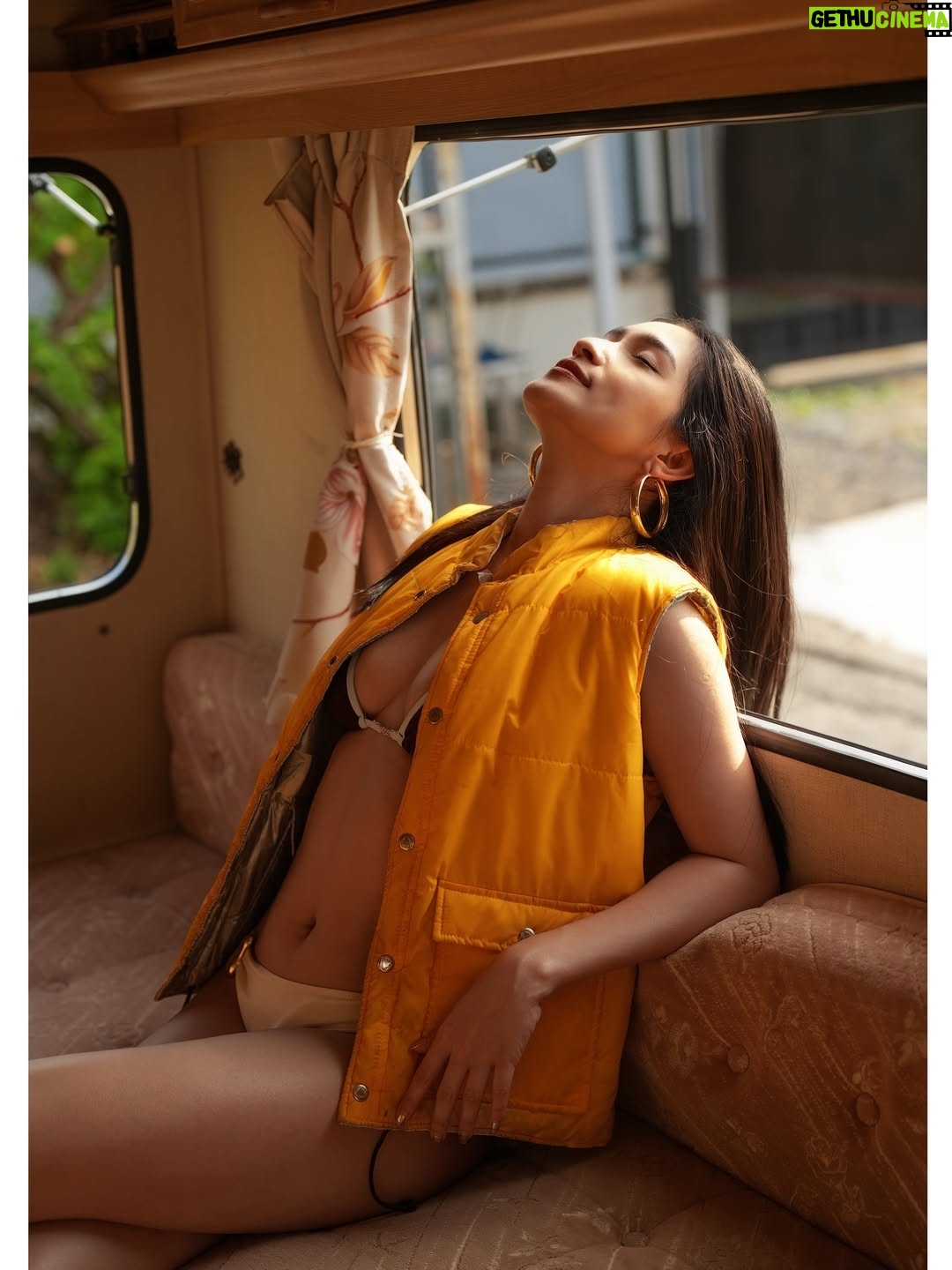 Shwe Eain Si - 1.3K Likes - စောင့်နေတယ်နော် 😘