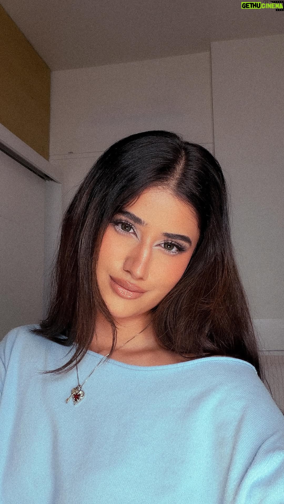 Shweta Bhintade - 28.7K Likes - Ain’t thinking about you.

Transition IB: @itsallaali
Earrings: @nostoi_ 
Necklace: @arykai.collective 
Top 1: @milkstudios.store 
Top 2: thrifted