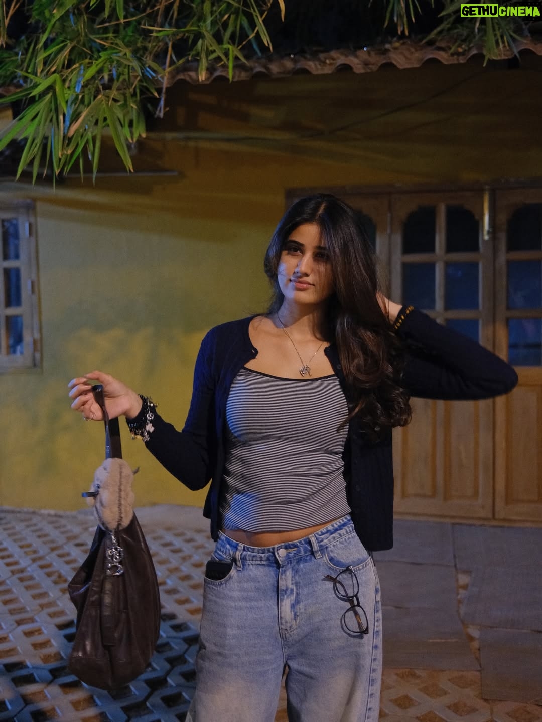 Shweta Bhintade - 13.7K Likes - Sittin pretty