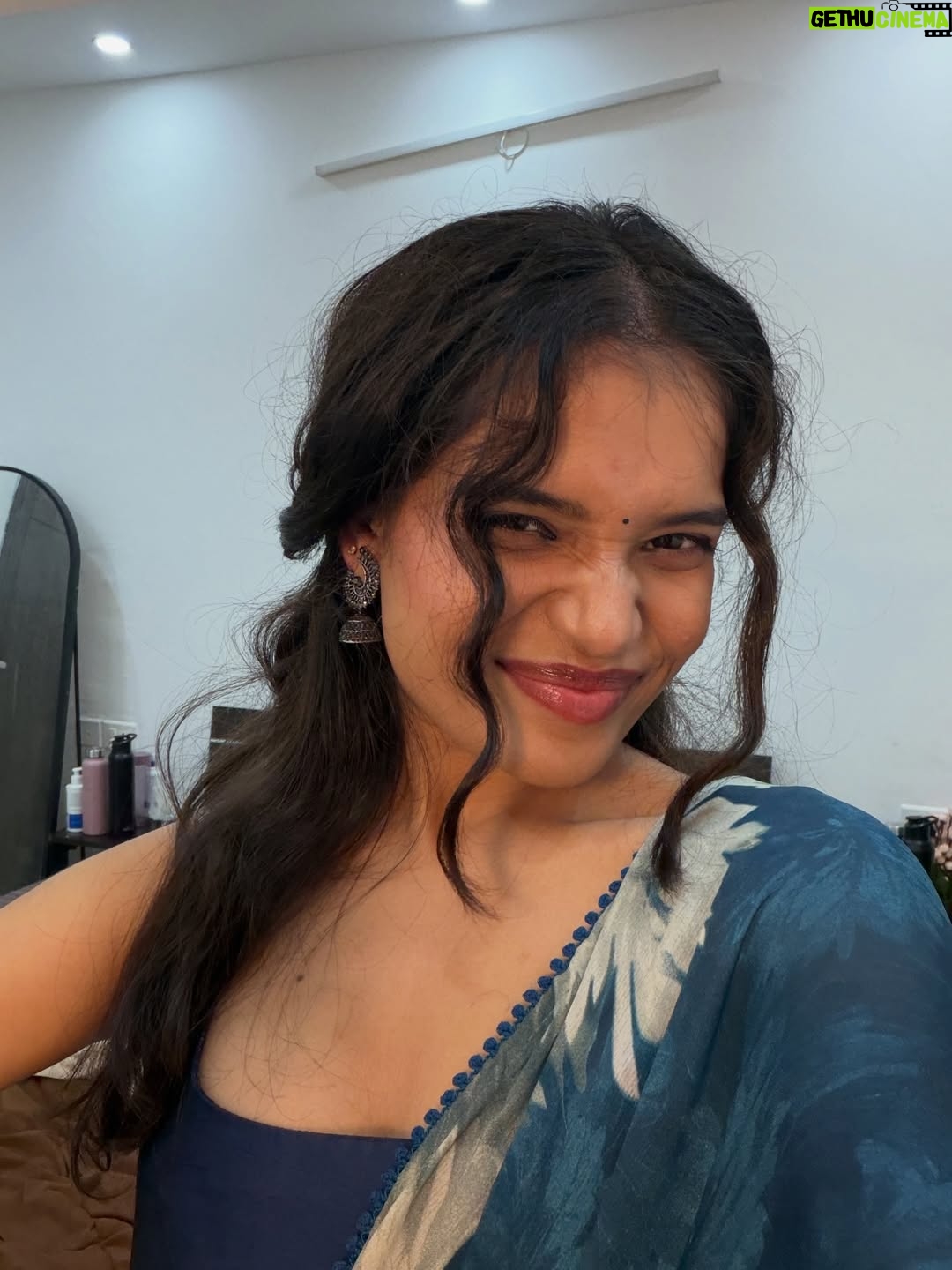 Shweta Poddar - 24.2K Likes - Saree   bindi   jhumka   choori ohoo i love this look🪷🫶🏻💕🫠👀🤍