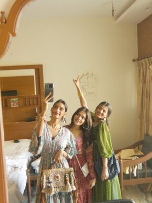Shweta Poddar Instagram - didn’t know we were making memories. I just knew we were being wild.😜✨🫶🏻💗…..
Best time with the best people. These memories will always stay close to my heart 🤍✨