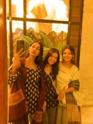 Shweta Poddar Instagram - didn’t know we were making memories. I just knew we were being wild.😜✨🫶🏻💗…..
Best time with the best people. These memories will always stay close to my heart 🤍✨
