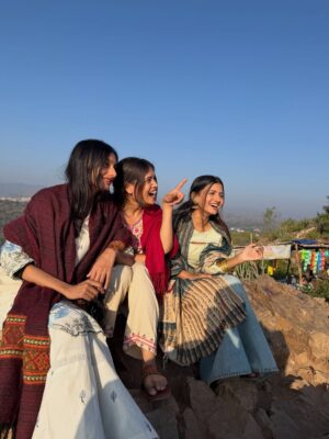 Shweta Poddar Instagram - didn’t know we were making memories. I just knew we were being wild.😜✨🫶🏻💗…..
Best time with the best people. These memories will always stay close to my heart 🤍✨