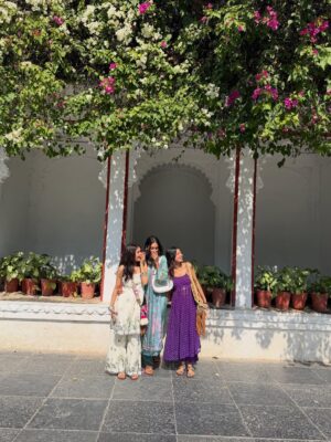 Shweta Poddar Instagram - didn’t know we were making memories. I just knew we were being wild.😜✨🫶🏻💗…..
Best time with the best people. These memories will always stay close to my heart 🤍✨