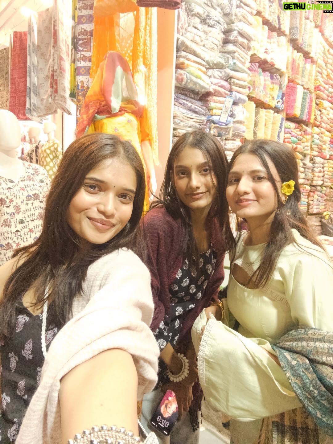 Shweta Poddar - 42.2K Likes - didn’t know we were making memories. I just knew we were being wild.😜✨🫶🏻💗….. 
Best time with the best people. These memories will always stay close to my heart 🤍✨