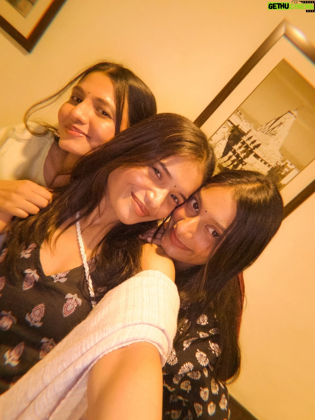 Shweta Poddar - 42.2K Likes - didn’t know we were making memories. I just knew we were being wild.😜✨🫶🏻💗….. 
Best time with the best people. These memories will always stay close to my heart 🤍✨