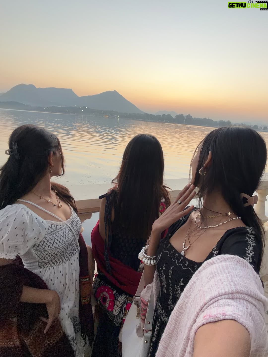 Shweta Poddar - 42.2K Likes - didn’t know we were making memories. I just knew we were being wild.😜✨🫶🏻💗….. 
Best time with the best people. These memories will always stay close to my heart 🤍✨