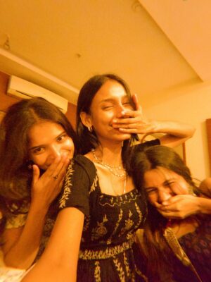 Shweta Poddar Instagram - didn’t know we were making memories. I just knew we were being wild.😜✨🫶🏻💗…..
Best time with the best people. These memories will always stay close to my heart 🤍✨