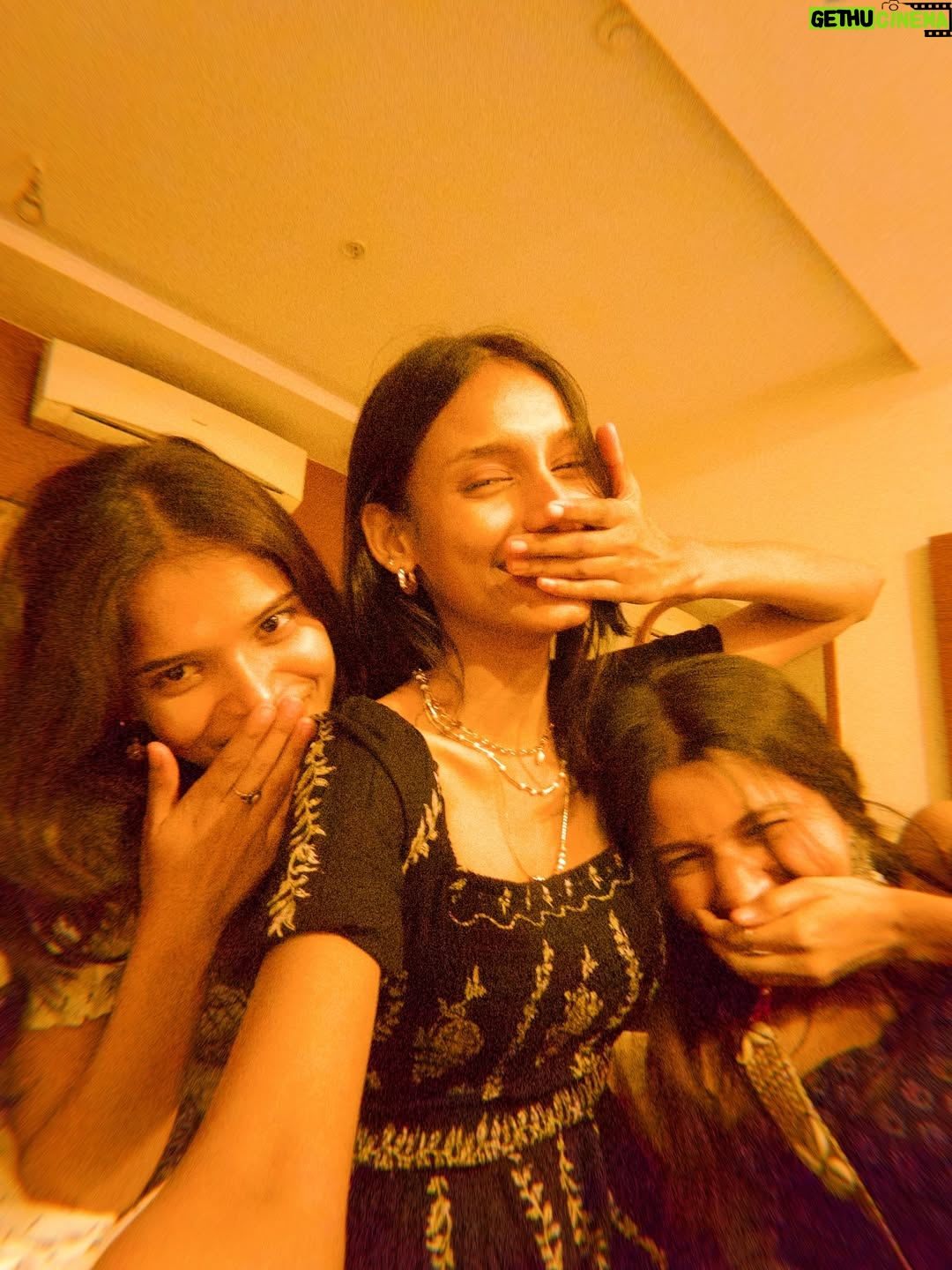 Shweta Poddar - 42.2K Likes - didn’t know we were making memories. I just knew we were being wild.😜✨🫶🏻💗….. 
Best time with the best people. These memories will always stay close to my heart 🤍✨