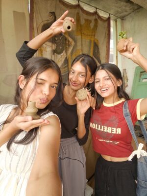 Shweta Poddar Instagram - didn’t know we were making memories. I just knew we were being wild.😜✨🫶🏻💗…..
Best time with the best people. These memories will always stay close to my heart 🤍✨