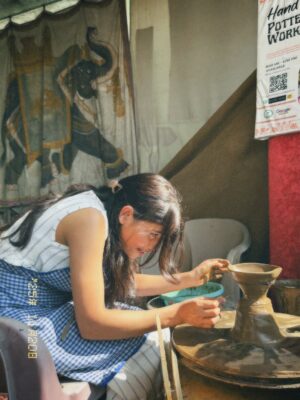 Shweta Poddar Instagram - Forever the girl with many interests🌸❤️🫶🏻✨
#explore #explorepage✨ #pottery #art #fyp #explorer