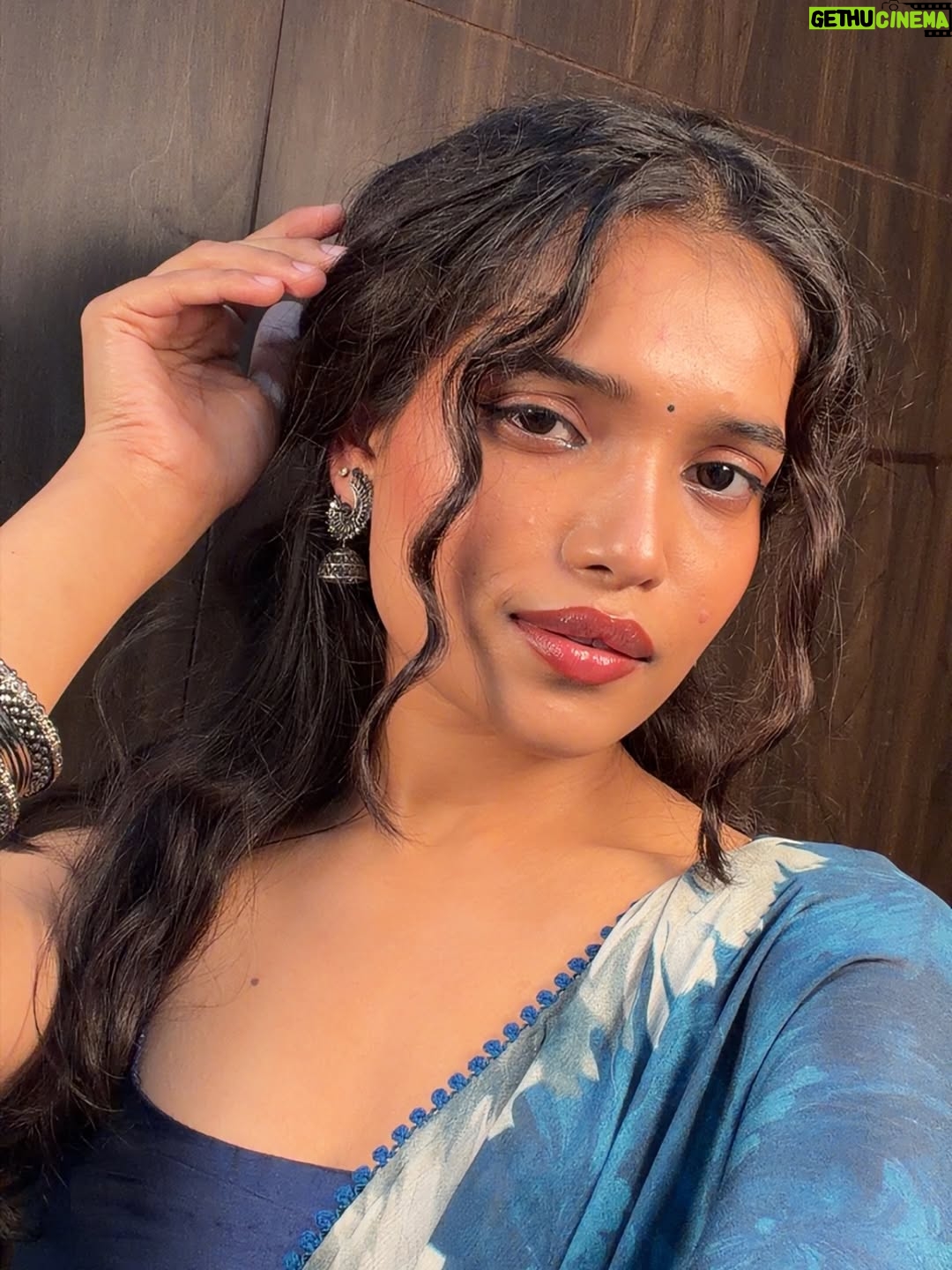 Shweta Poddar - 24.2K Likes - Saree   bindi   jhumka   choori ohoo i love this look🪷🫶🏻💕🫠👀🤍
