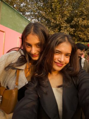 Shweta Poddar Instagram - Make it a December to remember.🤍✨❤️🎄🎁🎀……
