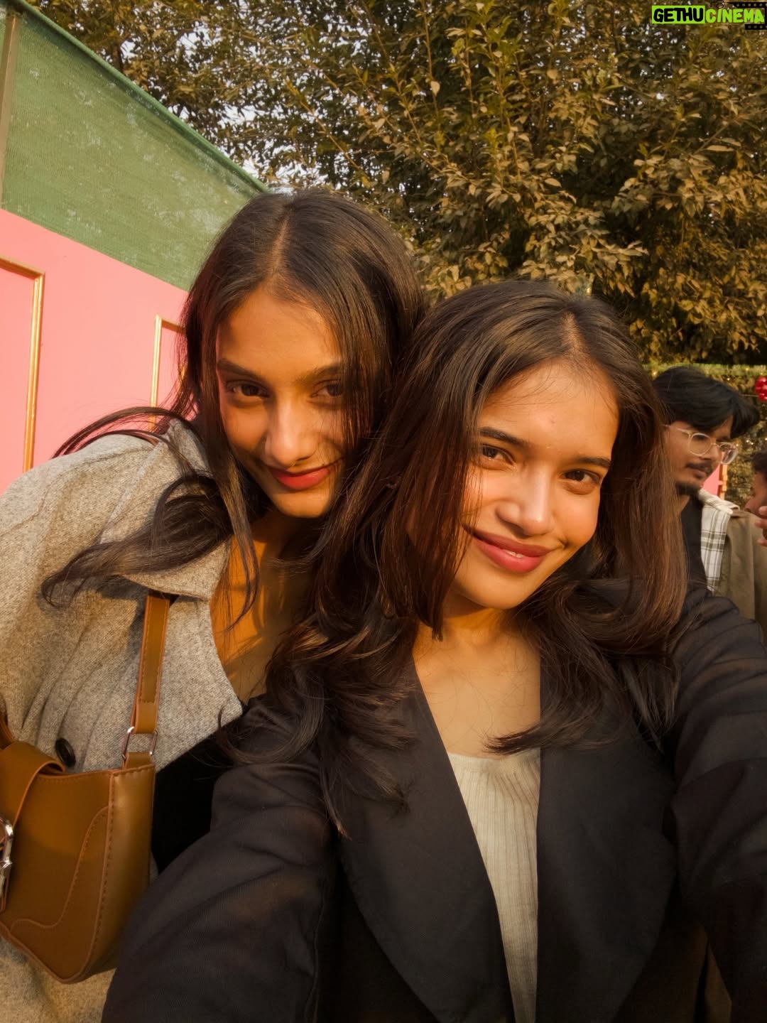 Shweta Poddar - 24.3K Likes - Make it a December to remember.🤍✨❤️🎄🎁🎀……