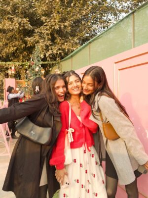 Shweta Poddar Instagram - Make it a December to remember.🤍✨❤️🎄🎁🎀……