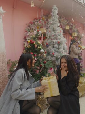 Shweta Poddar Instagram - Make it a December to remember.🤍✨❤️🎄🎁🎀……