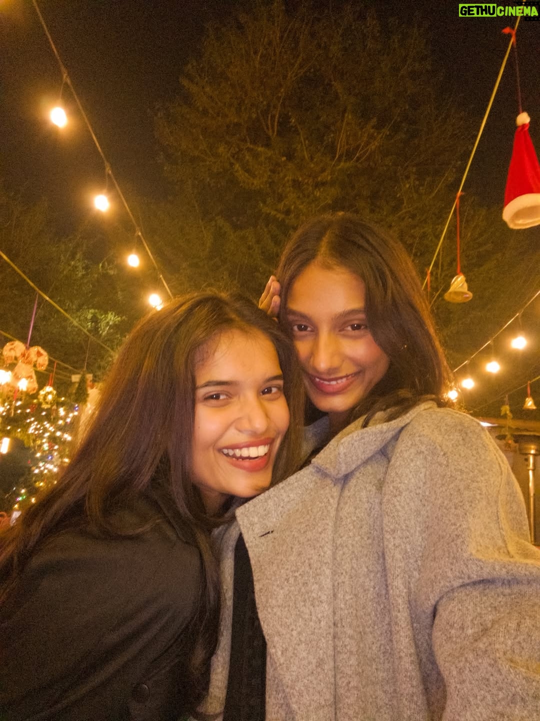 Shweta Poddar - 24.3K Likes - Make it a December to remember.🤍✨❤️🎄🎁🎀……