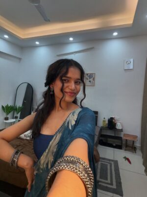 Shweta Poddar Instagram - Saree bindi jhumka choori ohoo i love this look🪷🫶🏻💕🫠👀🤍
