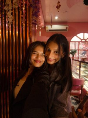 Shweta Poddar Instagram - Make it a December to remember.🤍✨❤️🎄🎁🎀……