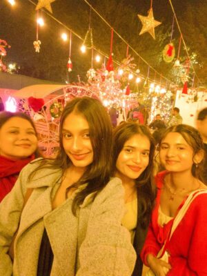 Shweta Poddar Instagram - Make it a December to remember.🤍✨❤️🎄🎁🎀……