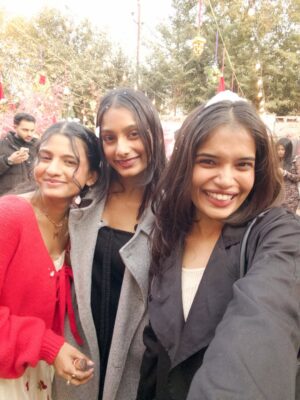 Shweta Poddar Instagram - Make it a December to remember.🤍✨❤️🎄🎁🎀……