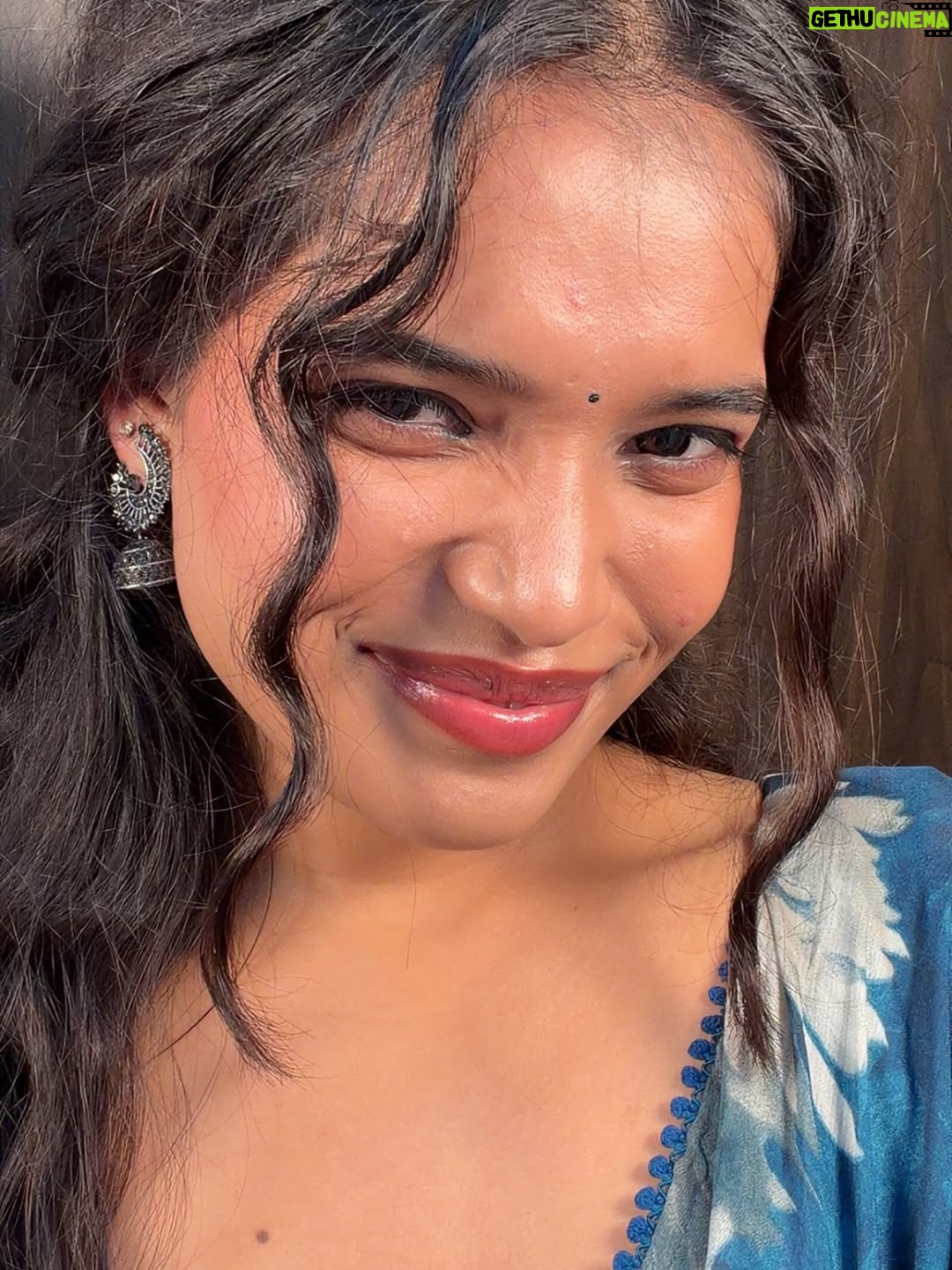 Shweta Poddar - 24.2K Likes - Saree   bindi   jhumka   choori ohoo i love this look🪷🫶🏻💕🫠👀🤍