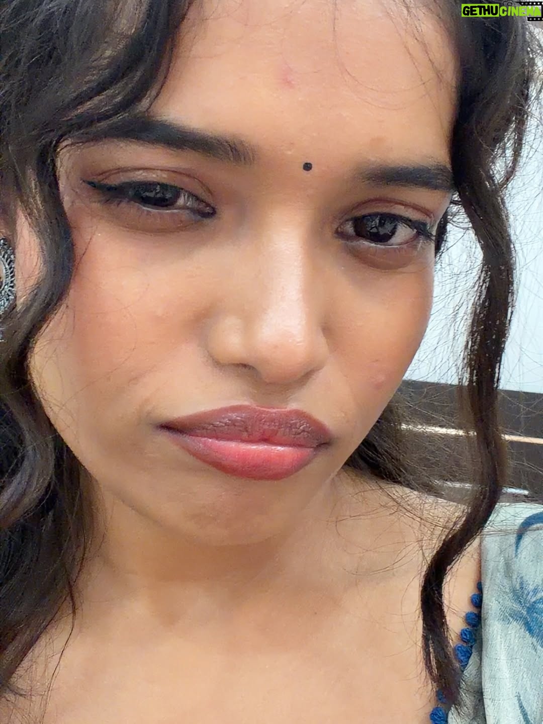 Shweta Poddar - 24.2K Likes - Saree   bindi   jhumka   choori ohoo i love this look🪷🫶🏻💕🫠👀🤍