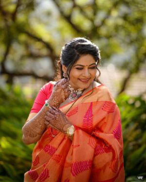 Shweta Shinde Instagram - Haldi Look❤️✨
.
.
Aishwarya Wedding Vibes🤩
.
.
PC: @frames_by_candid_katha
Jewellery: @jewelsbyabhinavjain
MUA: @sajjanadutalmakeupexpert @vinuda_makeover
.
.
#shwetashinde_official #haldilook💛 #weddingvibse #weddingday #producer