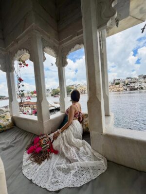 Shweta Singh Instagram - The place where I lost my heart.✨🦢🤍🪞
.
.
.
.
.
#upre #udaipur #travelling #udaipurvlogz #udaipurtimes #udaipur_diaries #outfit #udaipuroutfits #fyp #explorepage✨ #explorer #lifestyle #style #dress #foryoupage