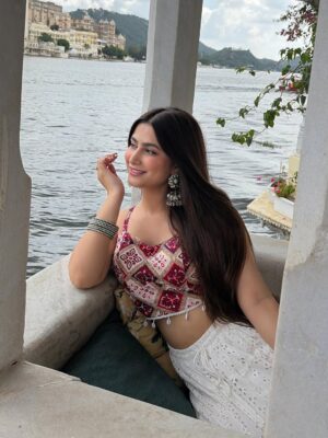 Shweta Singh Instagram - The place where I lost my heart.✨🦢🤍🪞
.
.
.
.
.
#upre #udaipur #travelling #udaipurvlogz #udaipurtimes #udaipur_diaries #outfit #udaipuroutfits #fyp #explorepage✨ #explorer #lifestyle #style #dress #foryoupage