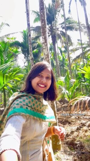 Shwetha Aradhya Instagram - ನಿಮ್ಮ ಕಡೆ ಅಡಿಕೆ ಕೊಯ್ಲು ಮುಗಿತಾ? 
.
.
.
#kannadareels #kannadatiinjapan #malenadu #karnataka #chickmagaluru
