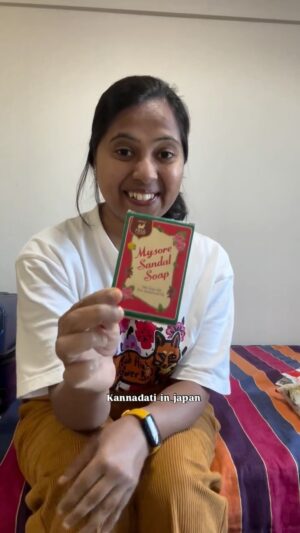 Shwetha Aradhya Instagram - ಜಪಾನೀಸ್ ಸ್ನೇಹಿತರಿಗೆ ನಮ್ಮ ಕರ್ನಾಟಕದ ಸಿಹಿತಿಂಡಿಗಳು😍
.
.
.
#kannadareels #kannadatiinjapan #karnatakafood #kannada #mysore