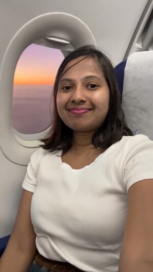 Shwetha Aradhya Instagram - ವಿಮಾನದಲ್ಲಿ ಕಂಡ ಅದ್ಭುತ ಸೂರ್ಯಾಸ್ತ🌅
.
.
.
#flight #sunset #pune #kannadareels #windowseat