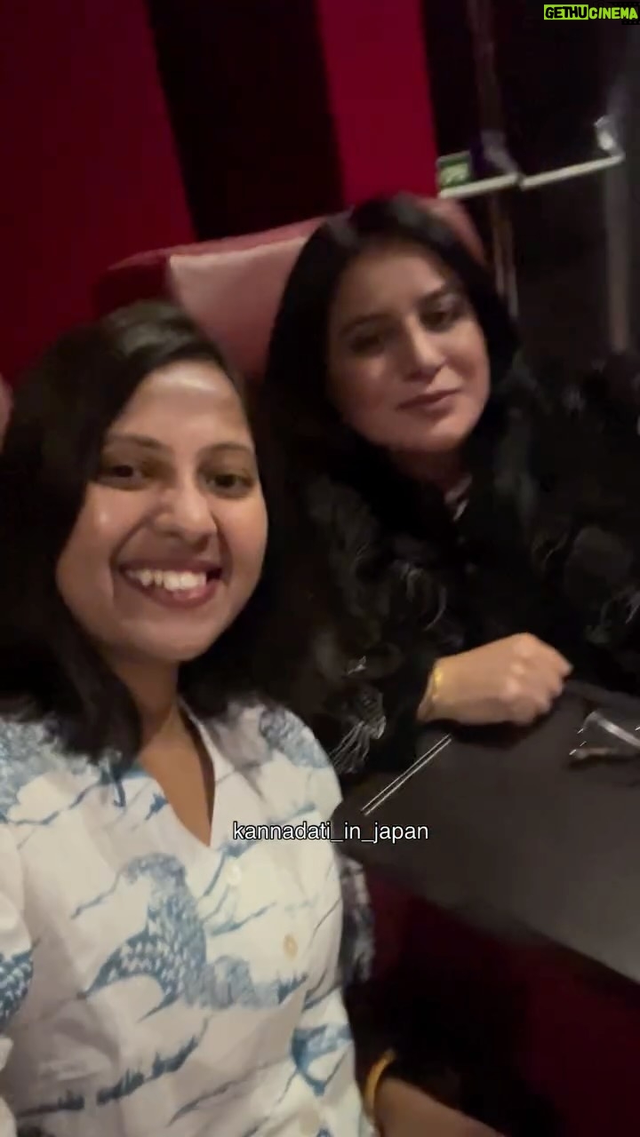Shwetha Aradhya - 46.6K Likes - ಇಬ್ಬರು ಕನ್ನಡತಿಯರು ಒಟ್ಟಿಗೆ ಡೆವಿಲ್ ಸಿನಿಮಾ ನೋಡ್ತಾ ಇದಿವಿ
.
.
.
#kannadamovies #kannadaactress #thedevil #dbossfans #kannadatiinjapan