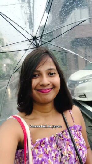 Shwetha Aradhya Instagram - ಜಪಾನಲ್ಲಿ 2 ದಿನದಿಂದ ಜೋರು ಮಳೆ🌧️🌂 ಪ್ರೀತಿಯ ಸೋನೆ🫶
.
.
.
#rain #tokyorain #tokyoflood #kannadasongs #kannadati #kannadatiinjapan #lifeinjapan