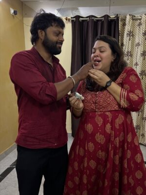 Shwetha Bandekar Instagram - Celebrating my birthday with my amazing husband and our adorable twins made my heart so full. From their little surprises to the messy cake moments, everything felt magical. Life with twins is double the love and double the joy, and having my husband by my side makes it even more special. Today wasn’t just about me — it was about the love we share as a family. Feeling truly blessed to have this beautiful chaos and unconditional love around me. 💕👨👩👧👦✨
#shwethabandekar #kstwins #mallovesswapna #twinmom #instagood #birthdaywithfamily❤️ #mombirthday #birthdayfeels #birthdayjoy #celebratinglife #blessedbirthday #anotheryearoflove #birthdayhappiness
#cakeandcuddles #specialdaycelebration