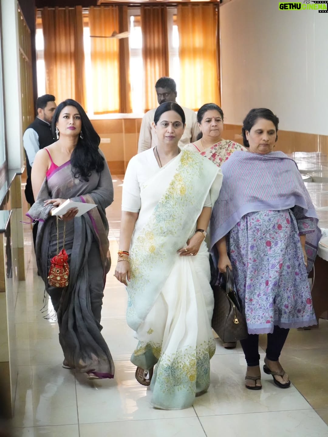 Shwetha Srivatsav - 16.5K Likes - It is an honor to be a part of the event"Shakti – 2026," a significant initiative organized by @vijaykarnataka at @mountcarmelbangaloreofficial College, which is dedicated to promoting women's empowerment.

I am grateful for the opportunity to share this platform with distinguished guests, including Mrs. Lakshmi Hebbalkar, the honorable Minister of Women & Child Development; filmmaker Mrs. Geetha Shivarajkumar; BMTF ADGP D. Roopa Maudgil; Sister M. Albina; Professor George Lekha; and Prasad Nayik.
 Special thanks to @harshitha_rakesh_mr  and to the whole vijayakarnataka digi team. 
Together, we are committed to amplifying voices, inspiring positive change, and constructing a more robust future for women.